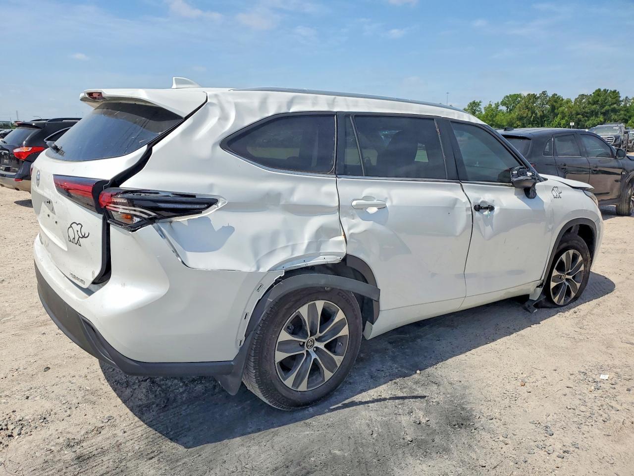 2024 Toyota Highlander Le - Фото 3