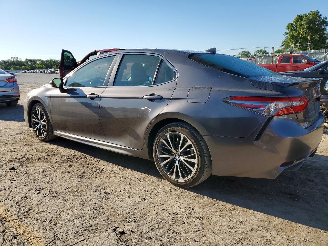 2018 Toyota Camry Se - Image 2
