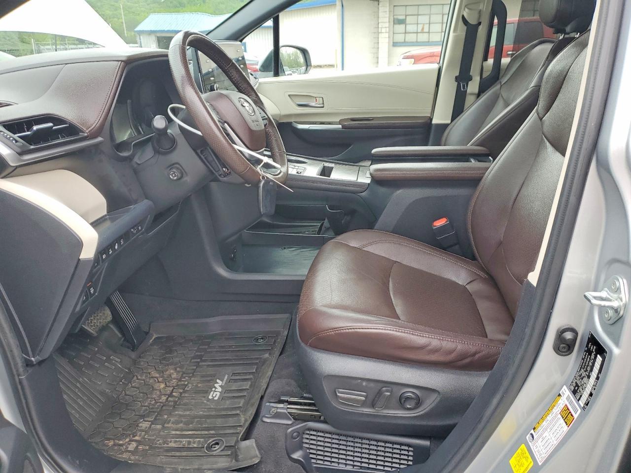 2022 Toyota Sienna - Image 7