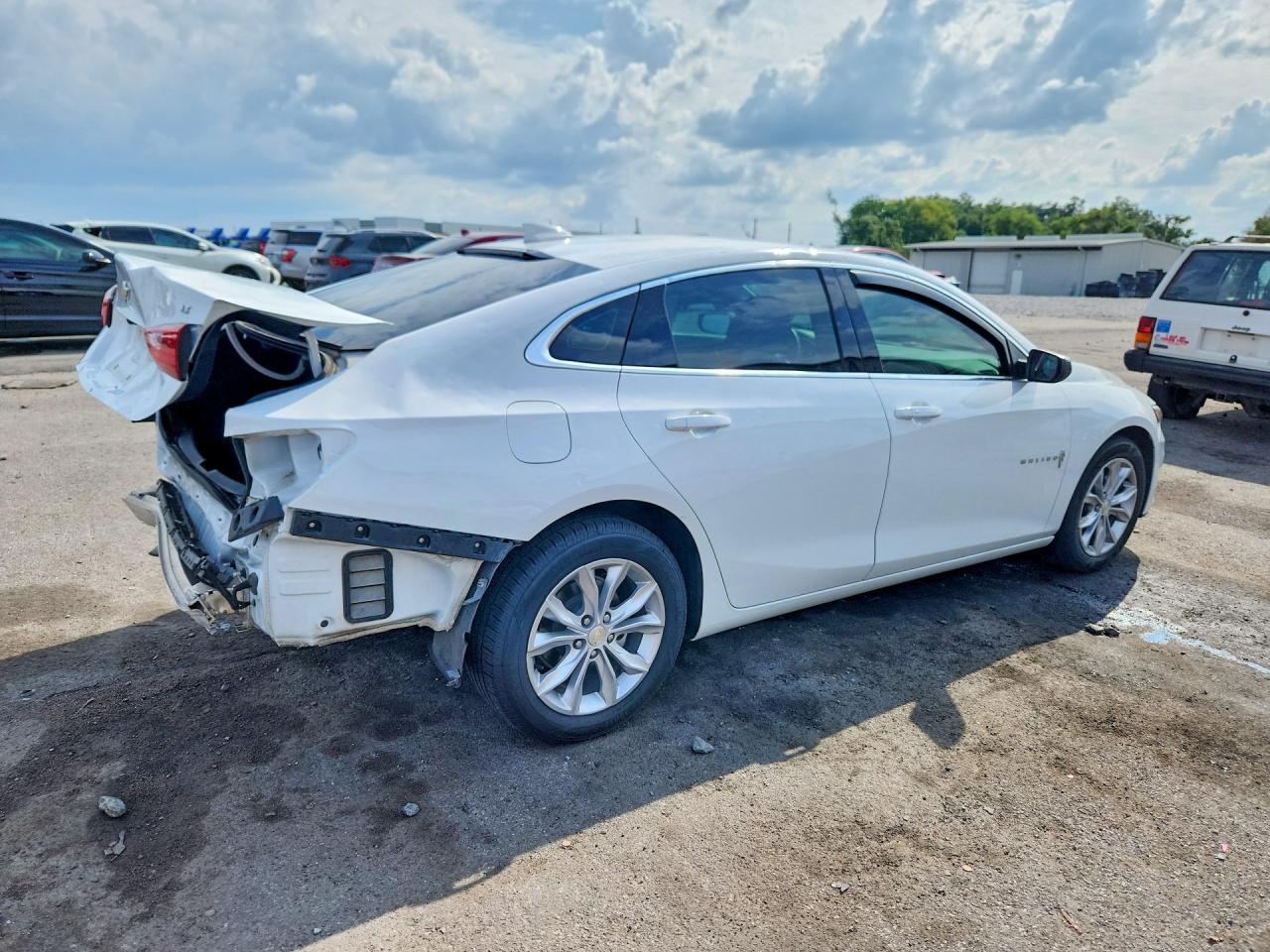 2023 Chevrolet Malibu Lt - Image 3