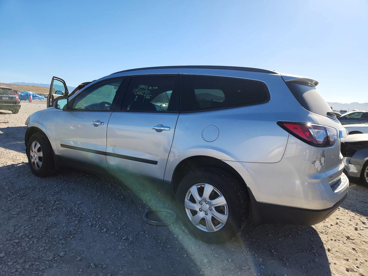 2016 Chevrolet Traverse Ls - Фото 2