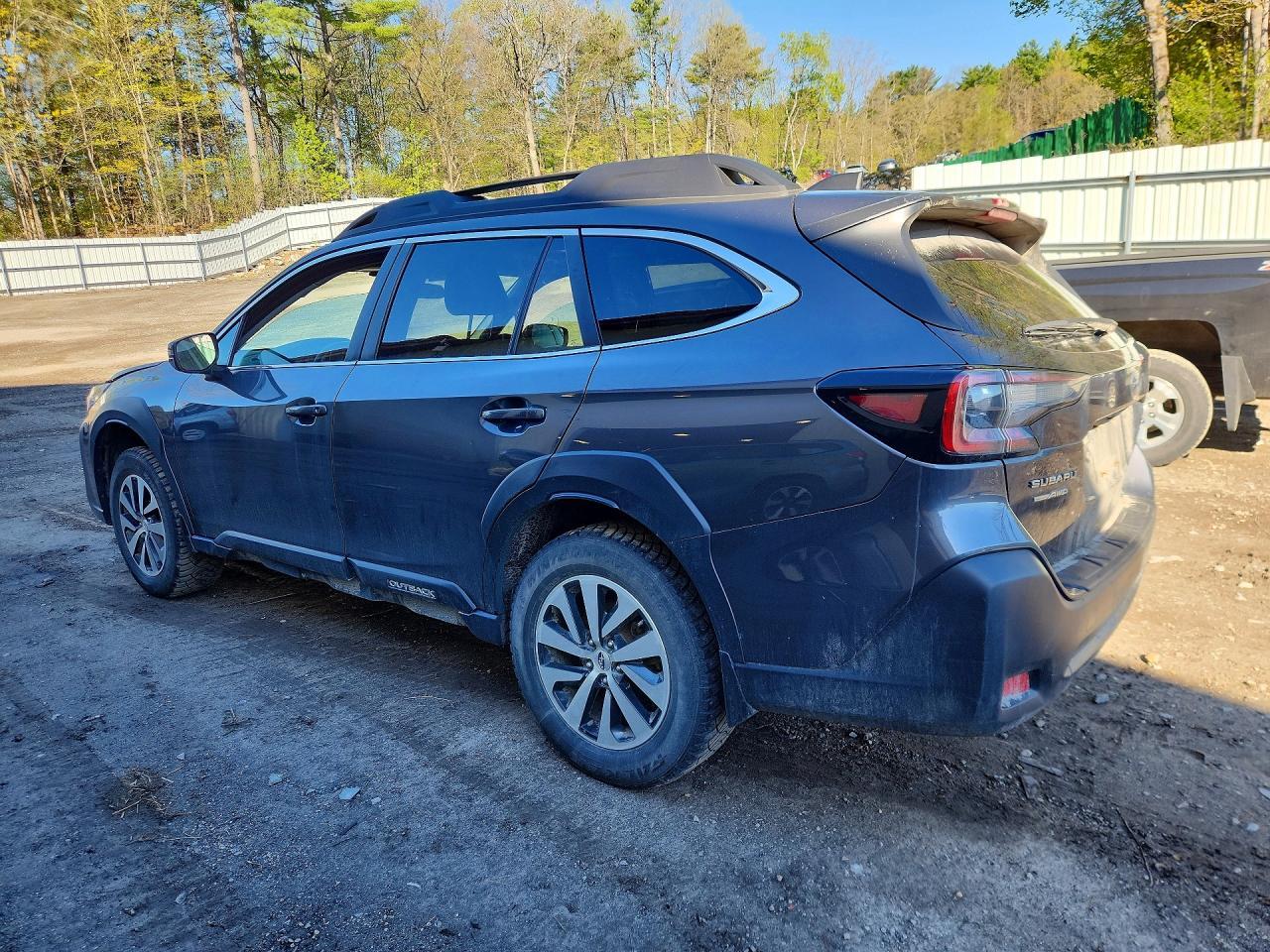 2023 Subaru Outback Premium - Image 2
