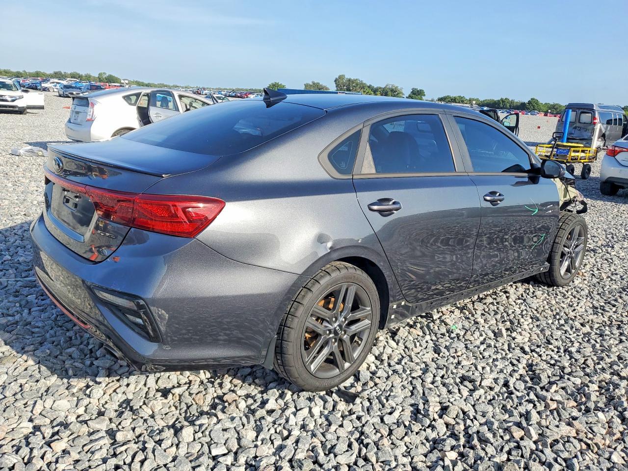 2021 Kia Forte Gt Line - Фото 3