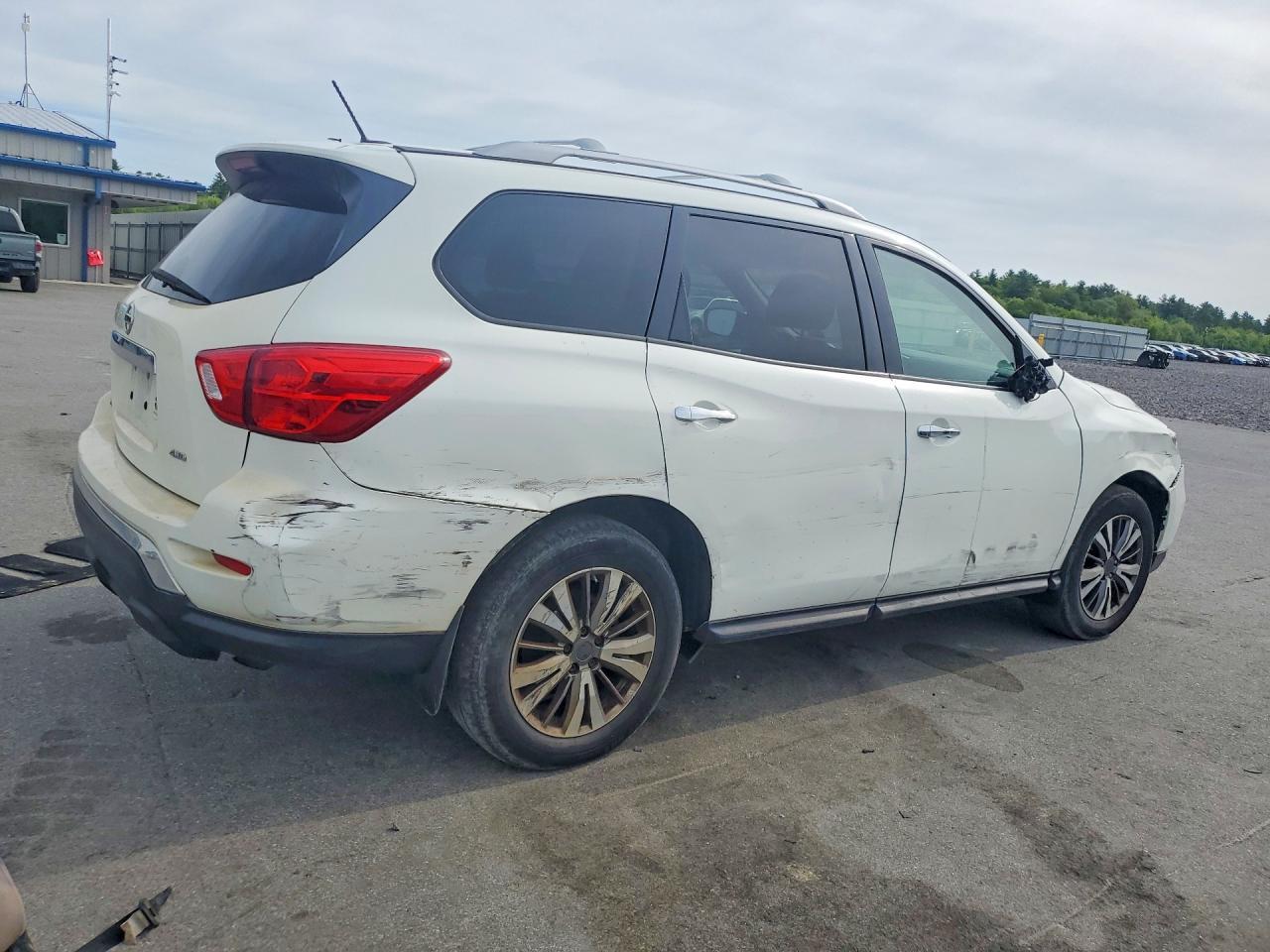 2018 Nissan Pathfinder S - Фото 3