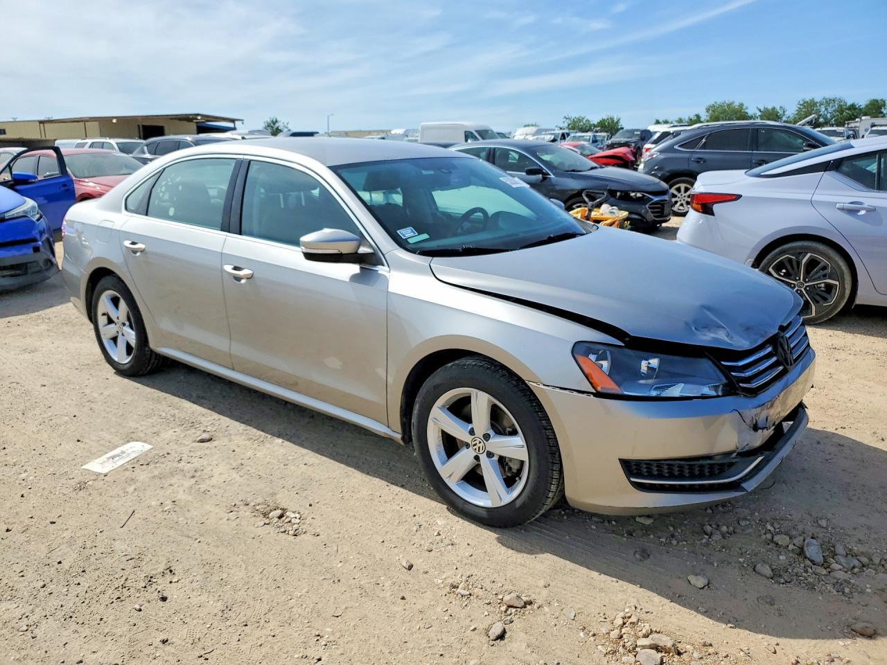 2014 Volkswagen Passat Se - Фото 4