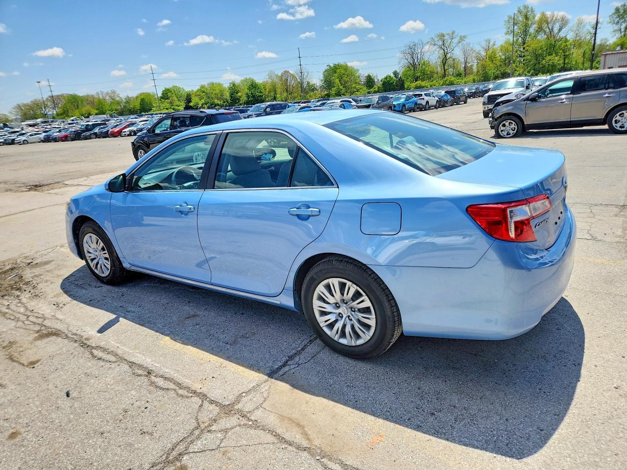 2012 Toyota Camry Le - Фото 2