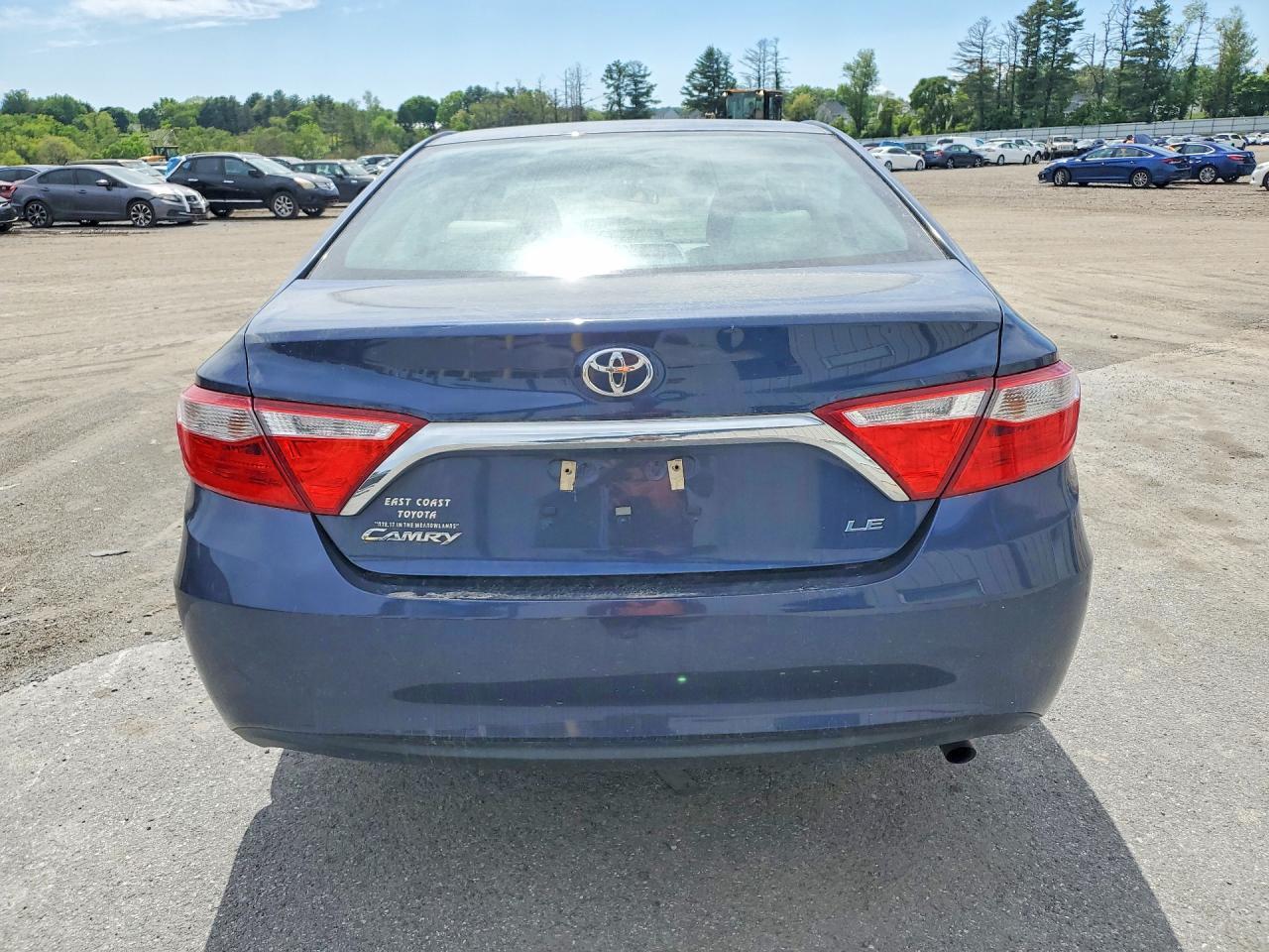 2017 Toyota Camry Le - Фото 6
