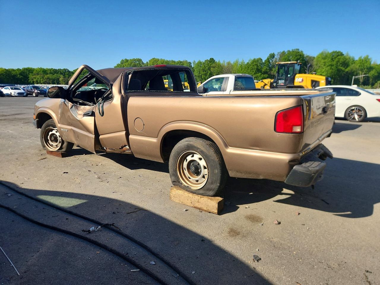 2002 Chevrolet S Truck S10 - Image 2
