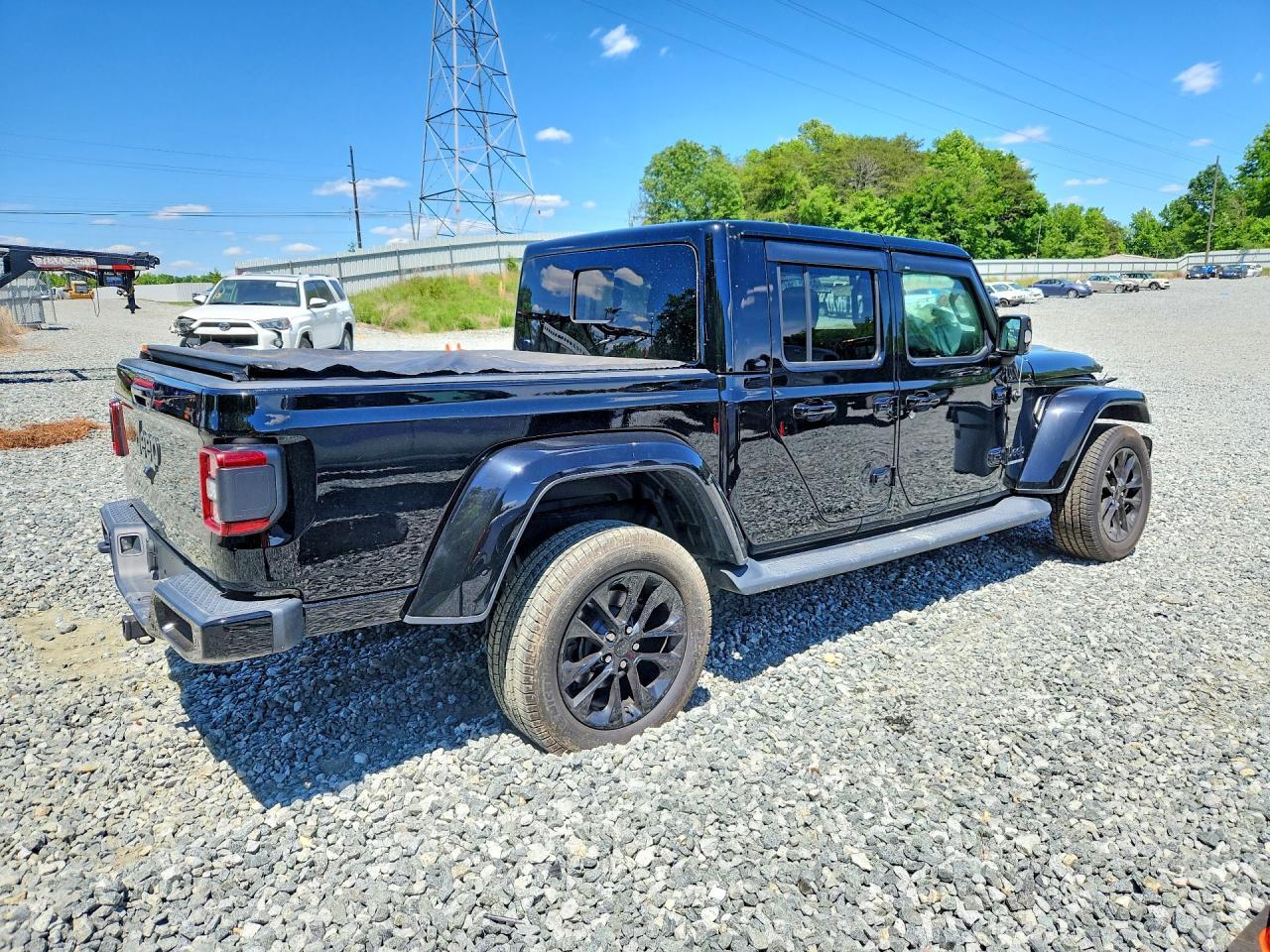 2022 Jeep Gladiator Overland - Image 3