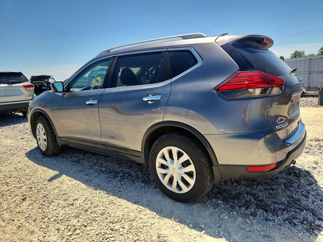 2017 Nissan Rogue Sv - Фото 2