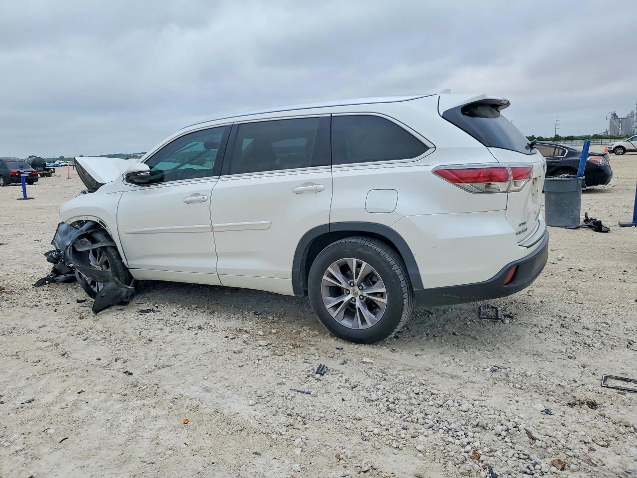 2015 Toyota Highlander Xle - Фото 2