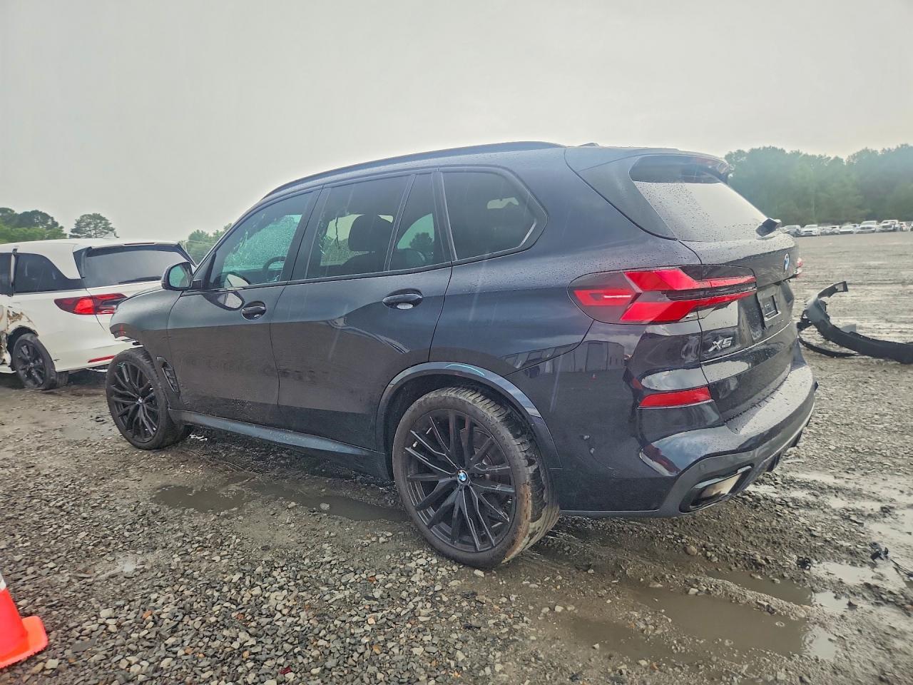 2025 BMW X5 xDrive40I - Image 2
