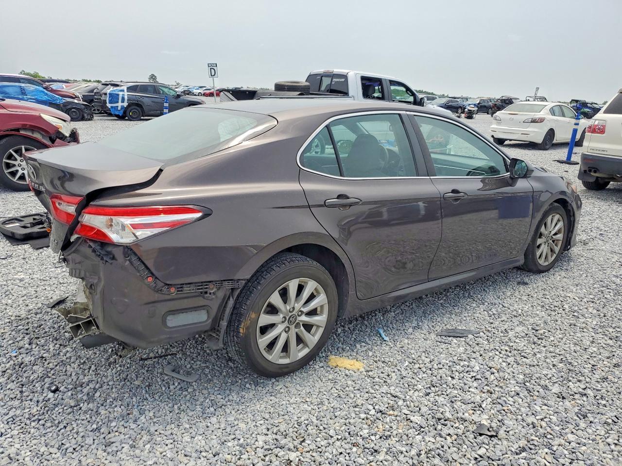 2018 Toyota Camry Le - Фото 3