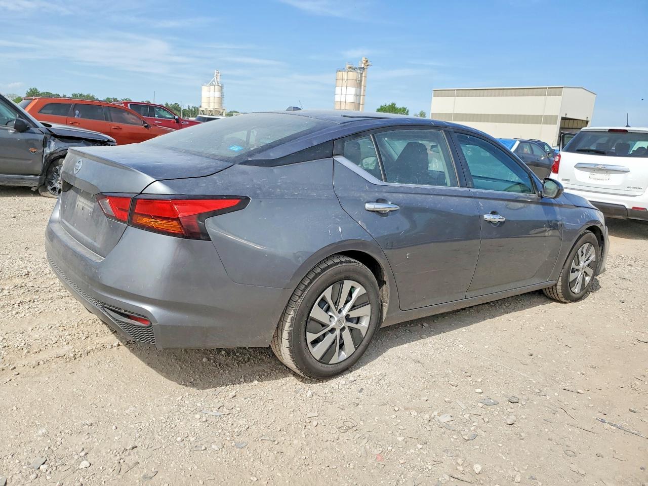 2020 Nissan Altima S - Image 3