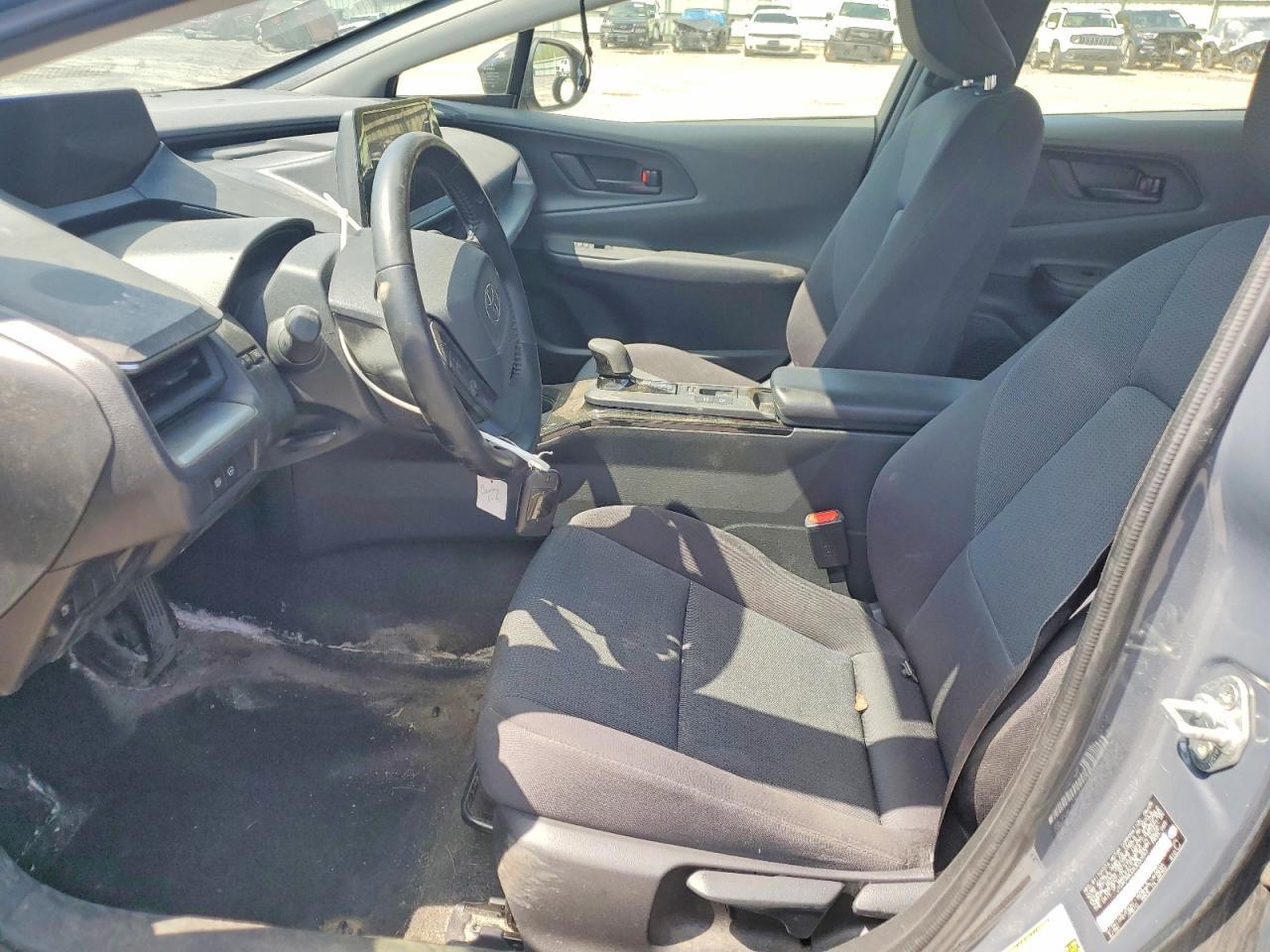 2025 Toyota Prius Le - Image 7