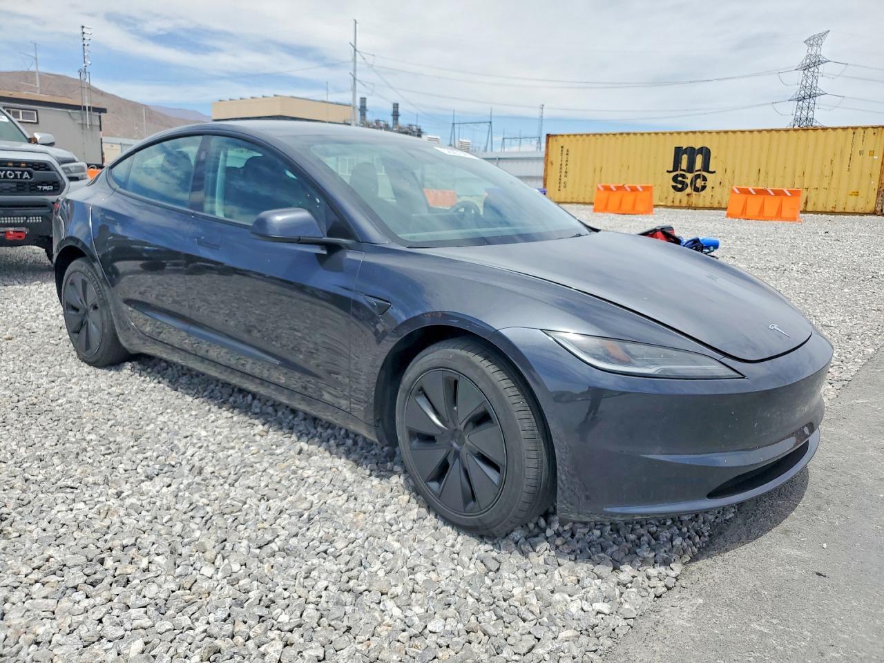 2025 Tesla Model 3 - Фото 4