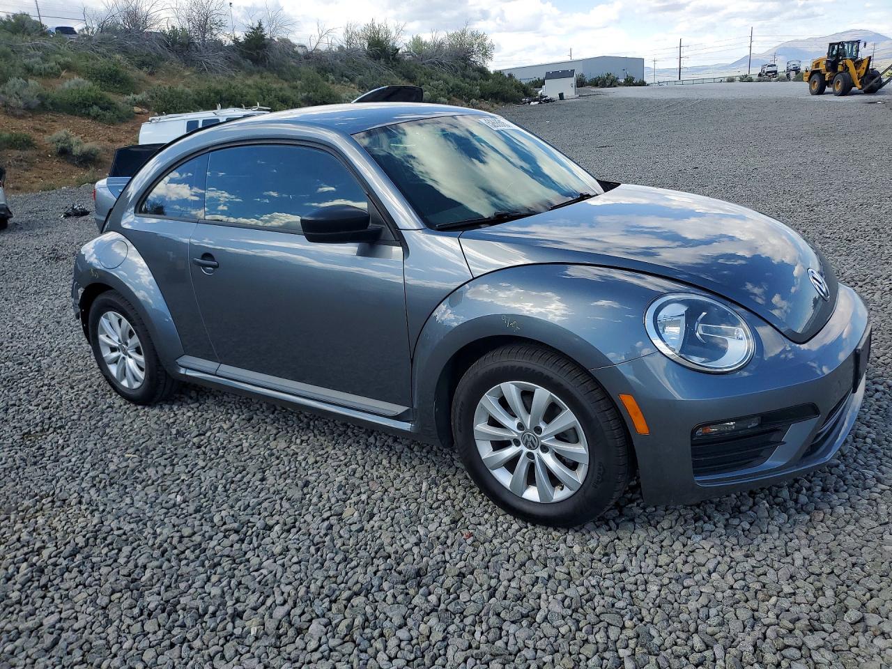 2017 Volkswagen Beetle 1.8T - Image 4