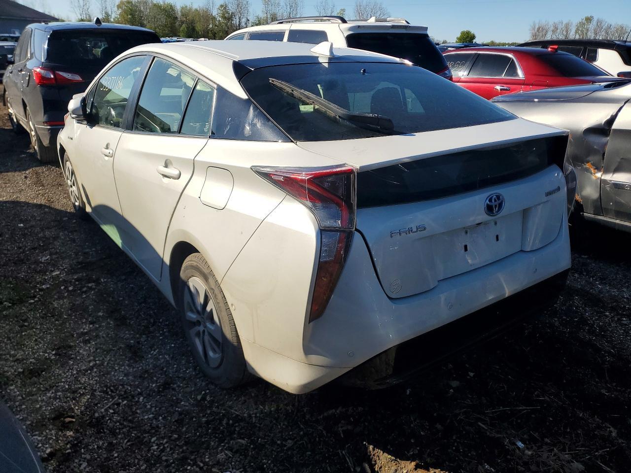 2018 Toyota Prius Three - Фото 2