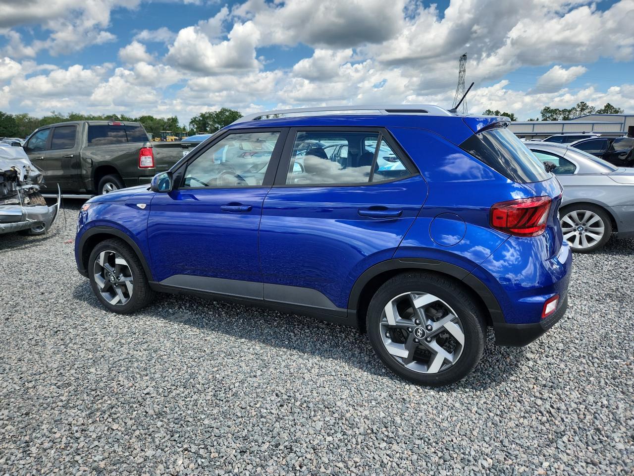 2024 Hyundai Venue Sel - Image 2