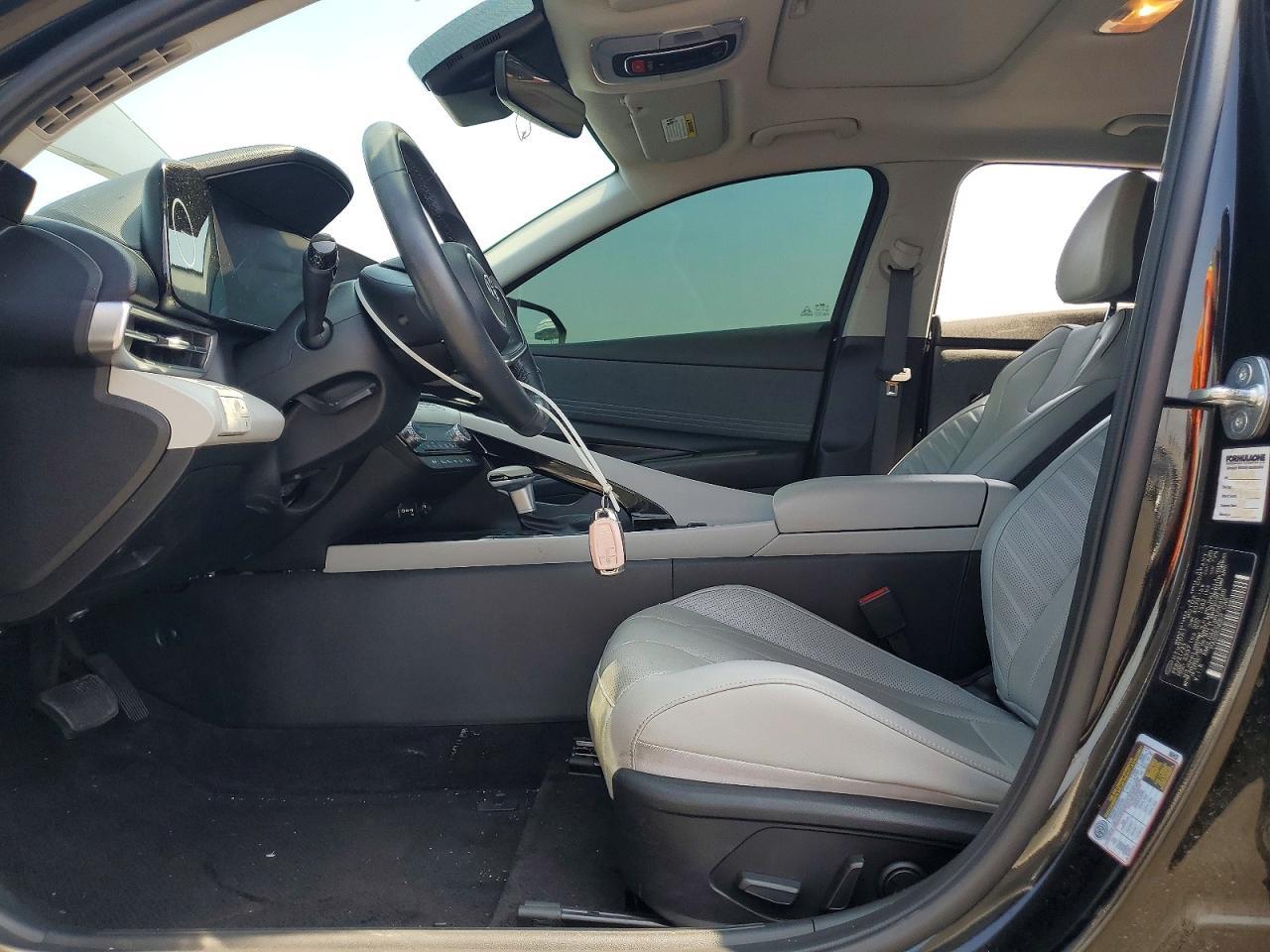 2023 Hyundai Elantra Limited - Image 7