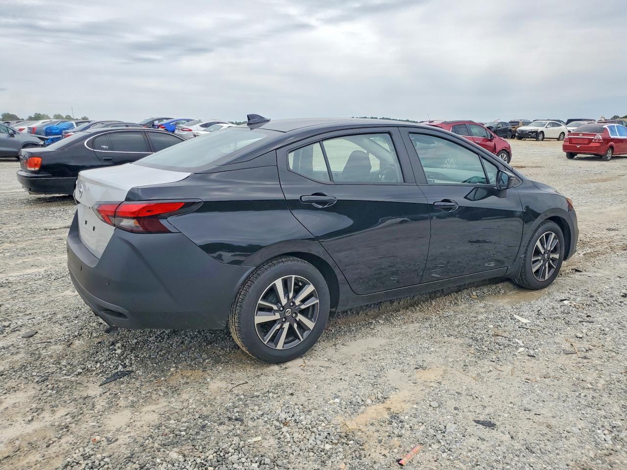 2021 Nissan Versa Sv - Image 3