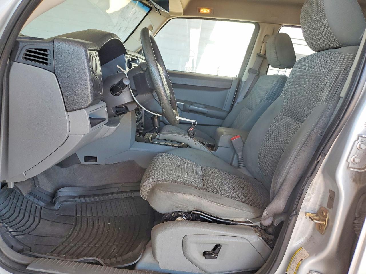 2006 Jeep Commander - Image 7