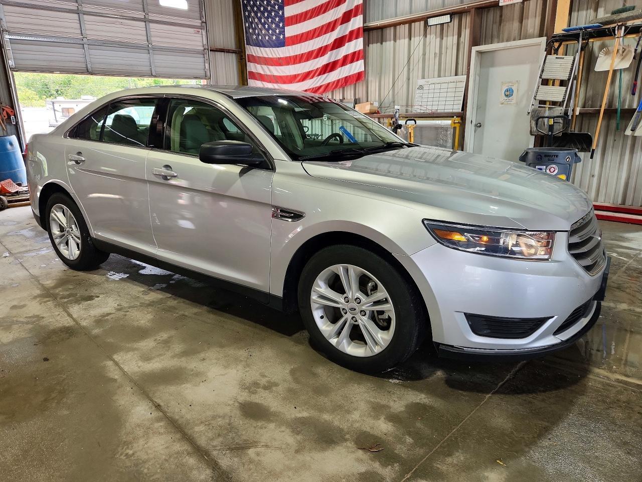 2018 Ford Taurus Se - Фото 4