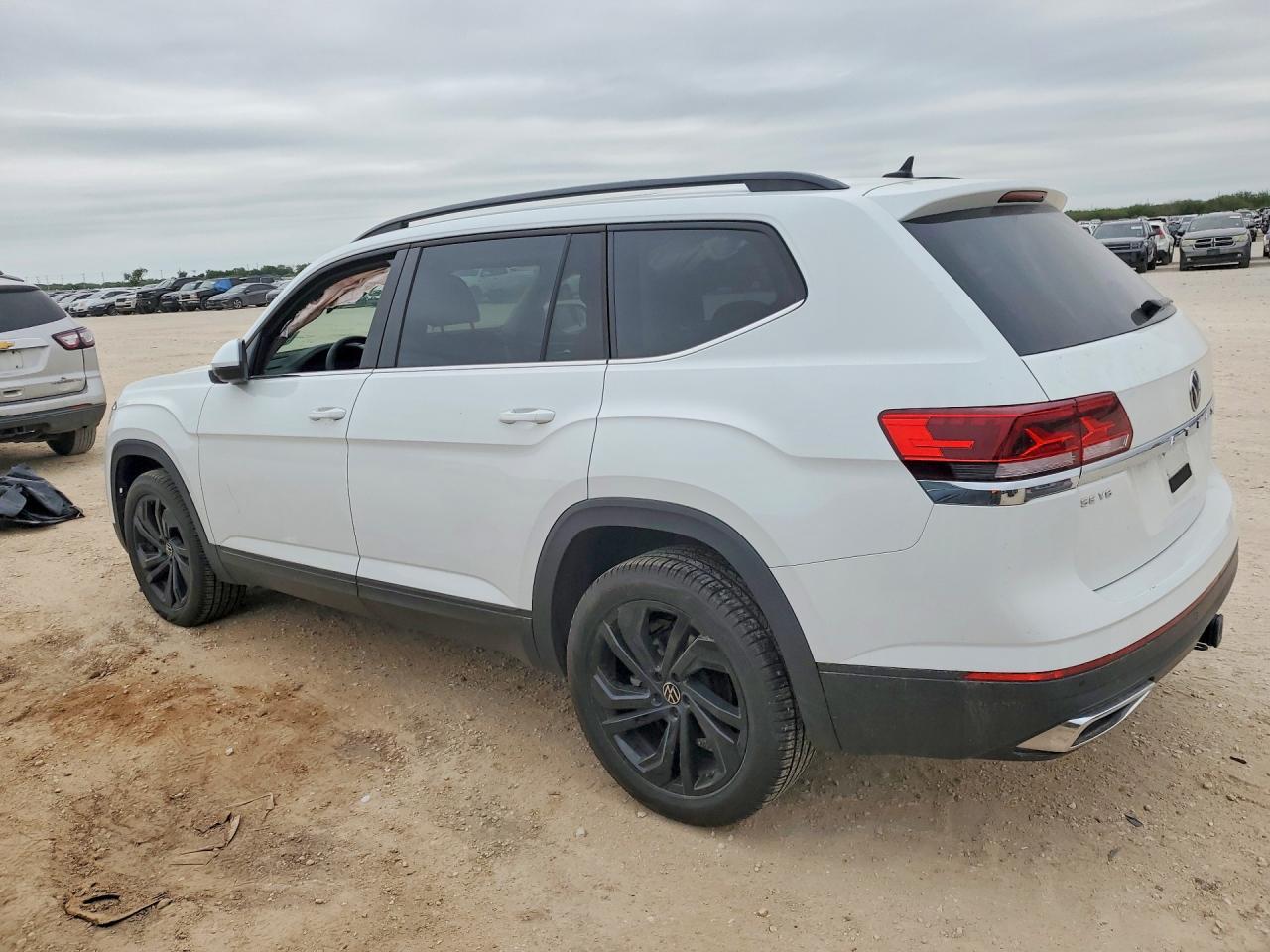 2023 Volkswagen Atlas Se - Image 2