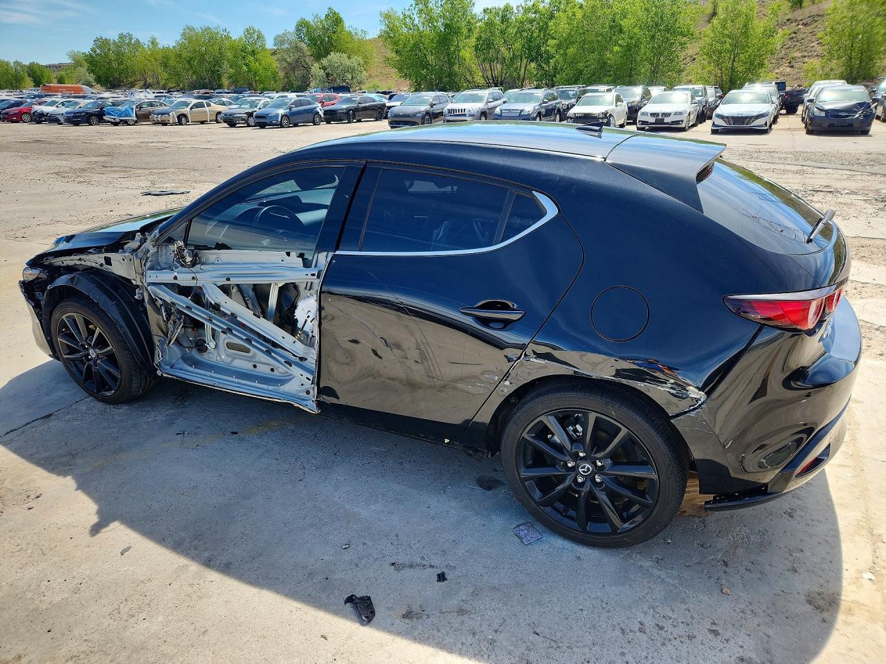 2023 Mazda 3 Premium - Фото 2