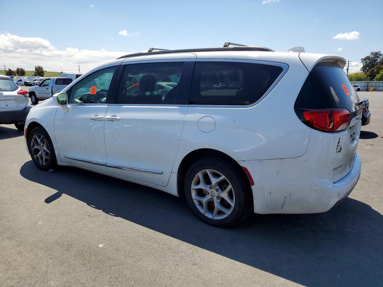2017 Chrysler Pacifica Touring L - Фото 2