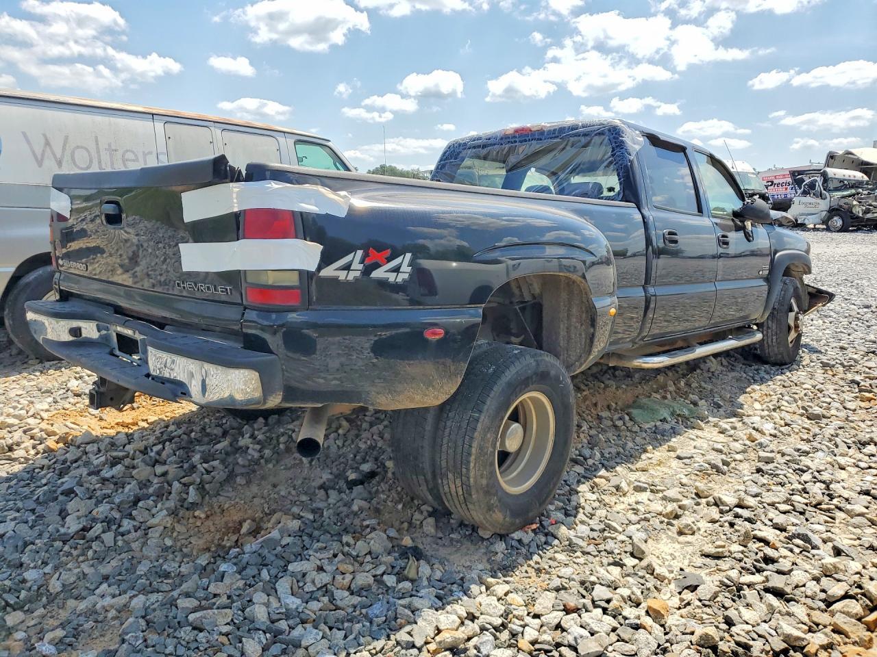 2004 Chevrolet Silverado K3500 - Фото 3