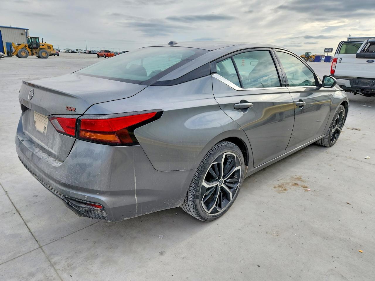 2023 Nissan Altima Sr - Фото 3