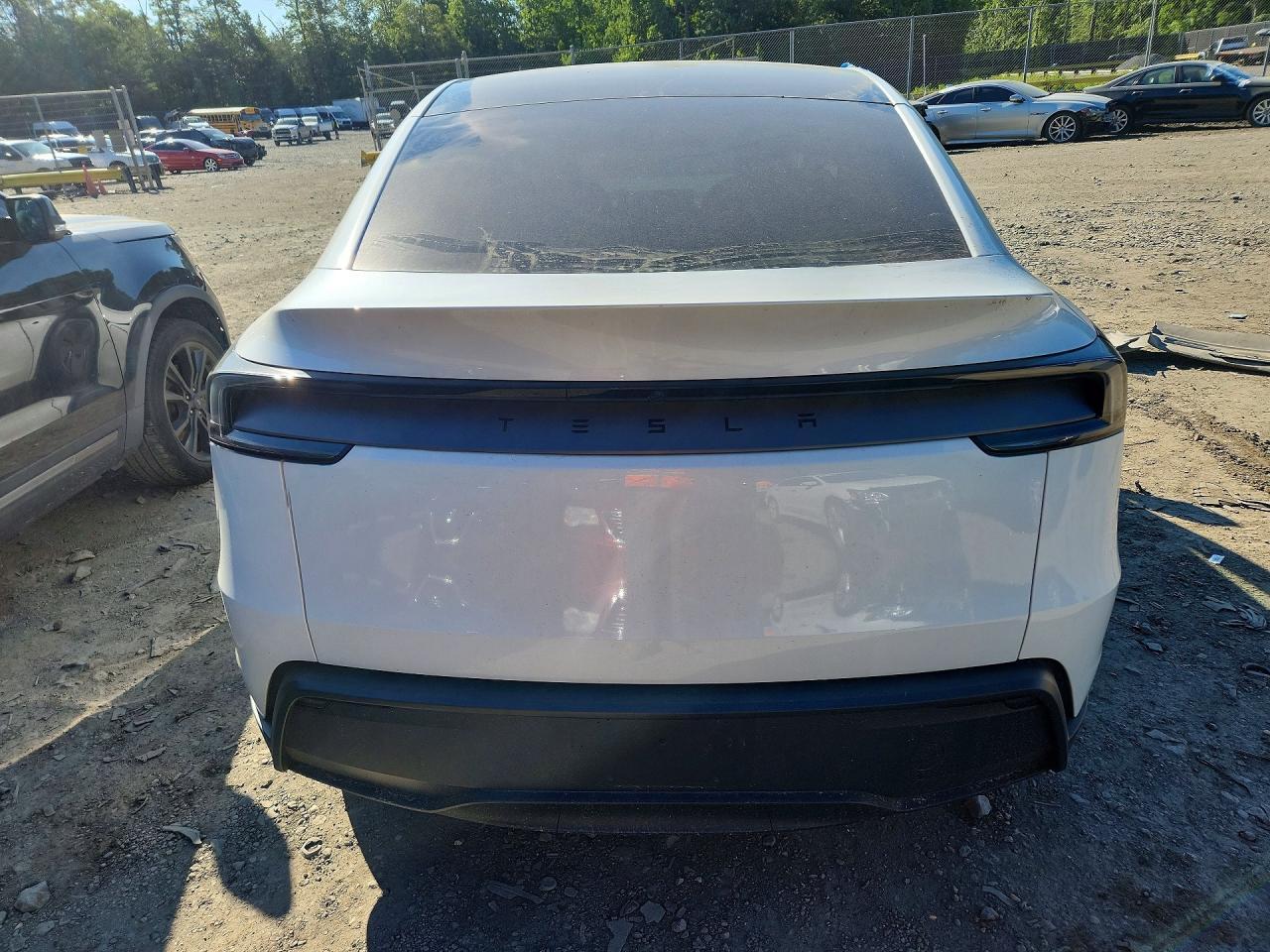2026 Tesla Model Y - Фото 6