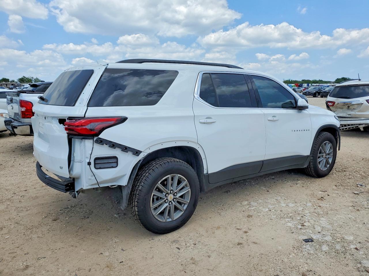 2022 Chevrolet Traverse Lt - Image 3