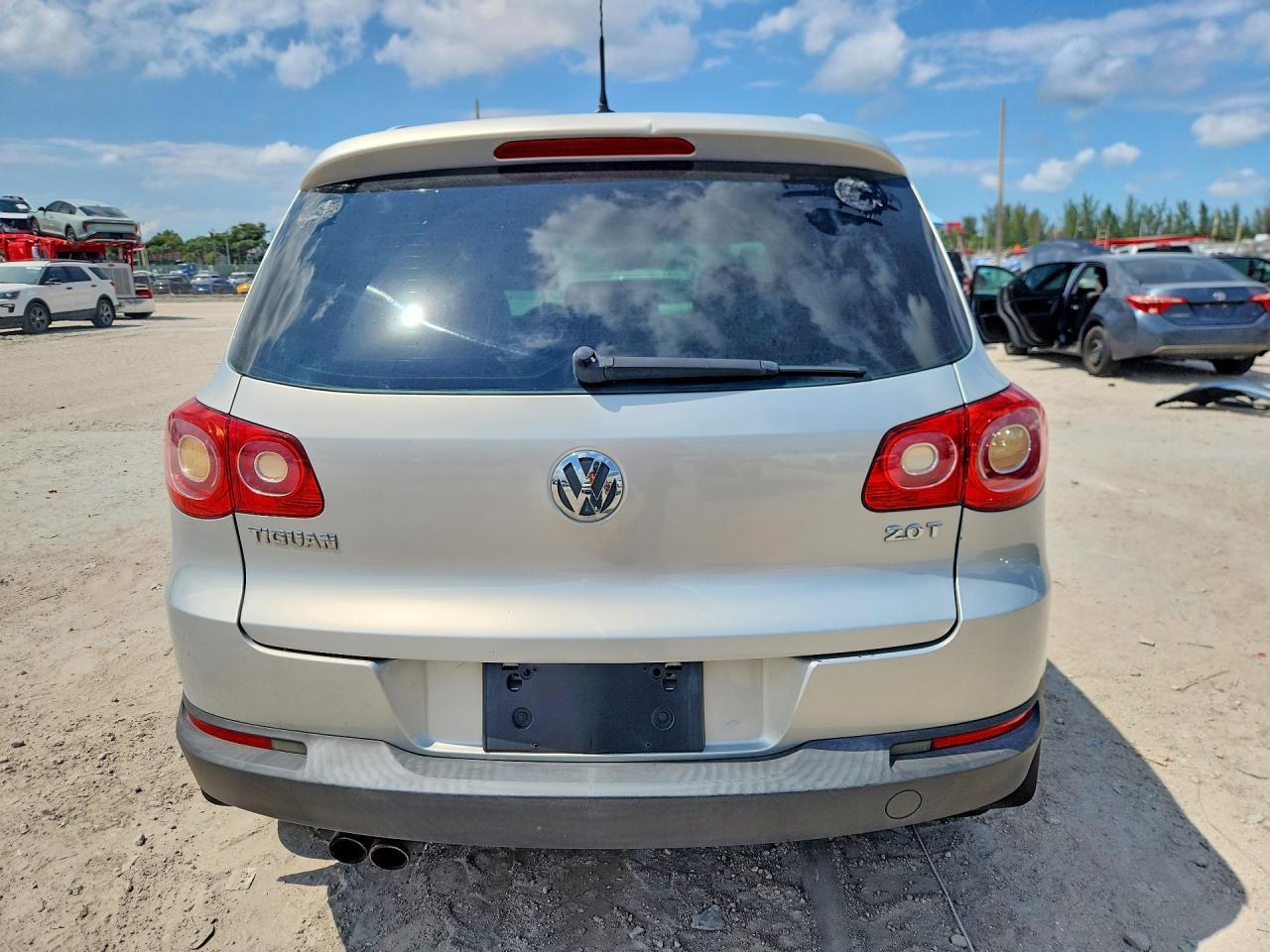 2010 Volkswagen Tiguan S - Фото 6
