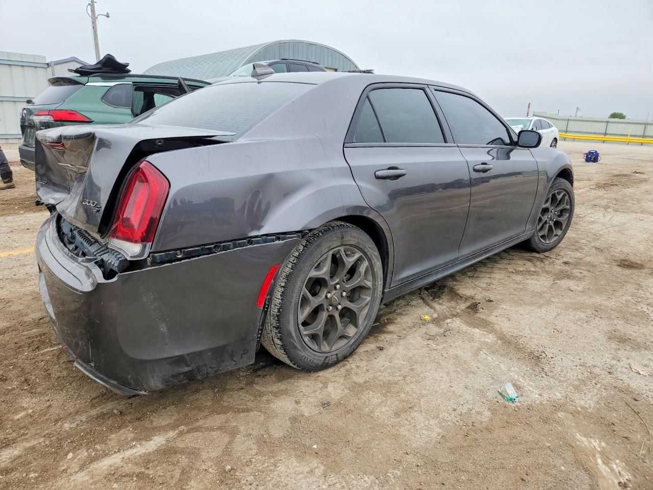 2016 Chrysler 300 S - Фото 3