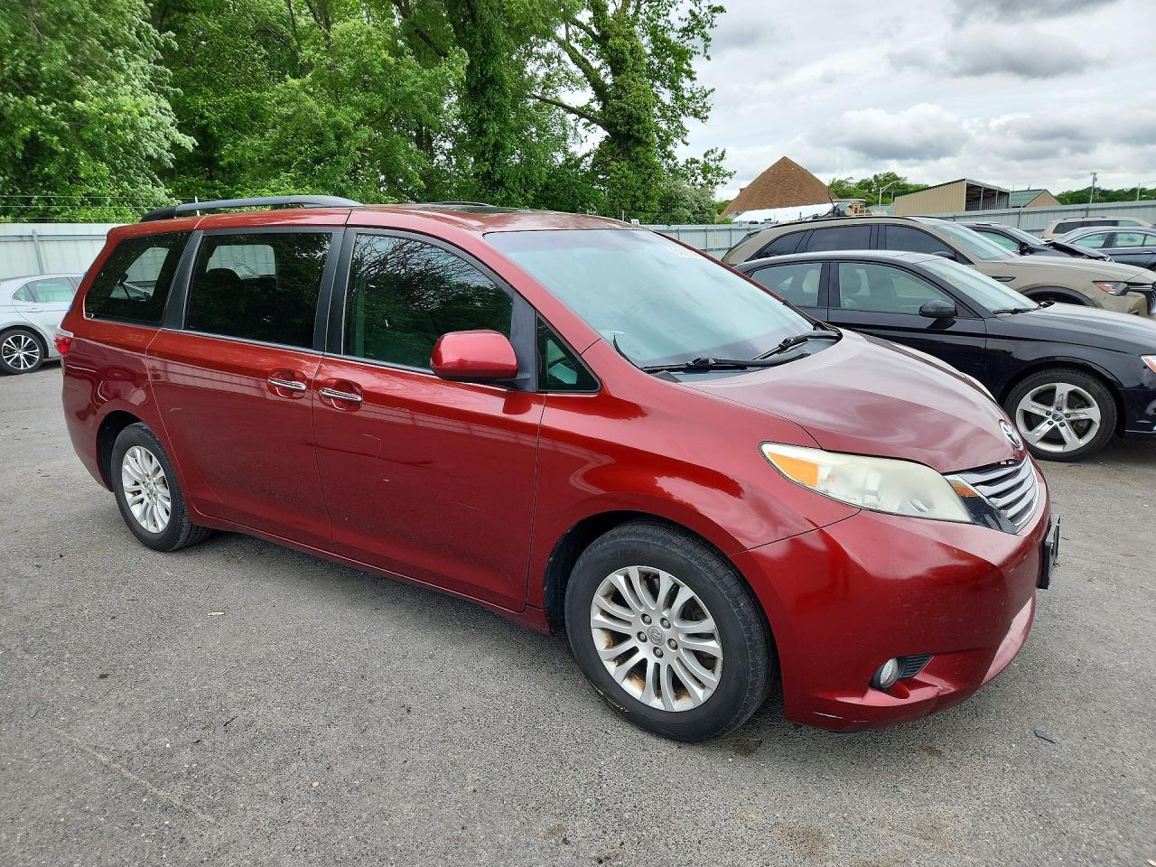 2016 Toyota Sienna Xle 8-Passenger - Фото 4