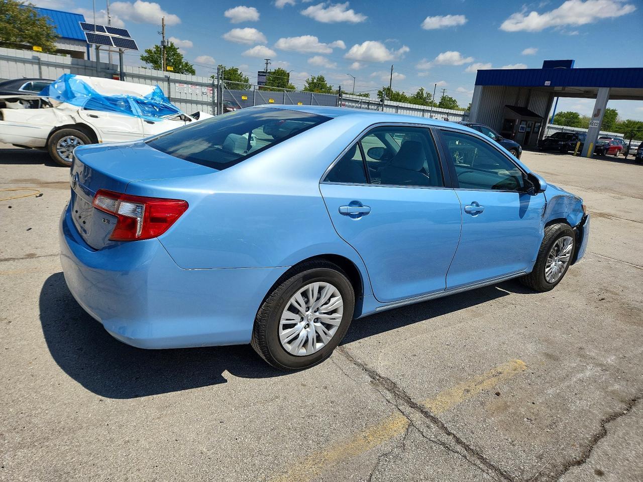 2012 Toyota Camry Le - Фото 3