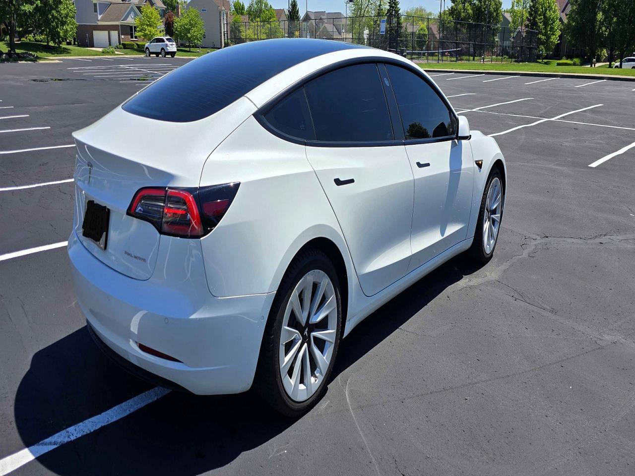 2022 Tesla Model 3 - Image 4