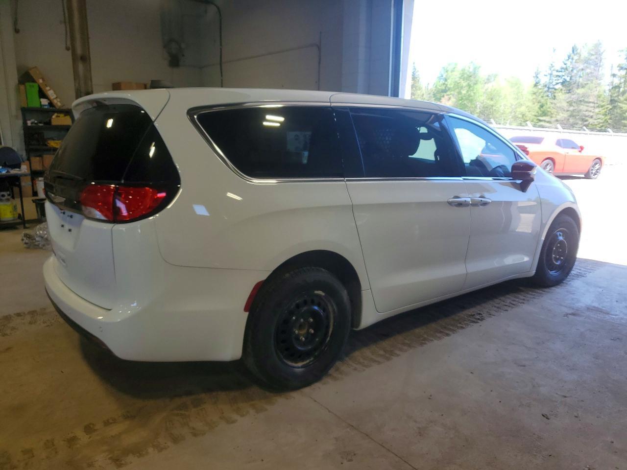 2025 Chrysler Grand Caravan Sxt - Фото 3