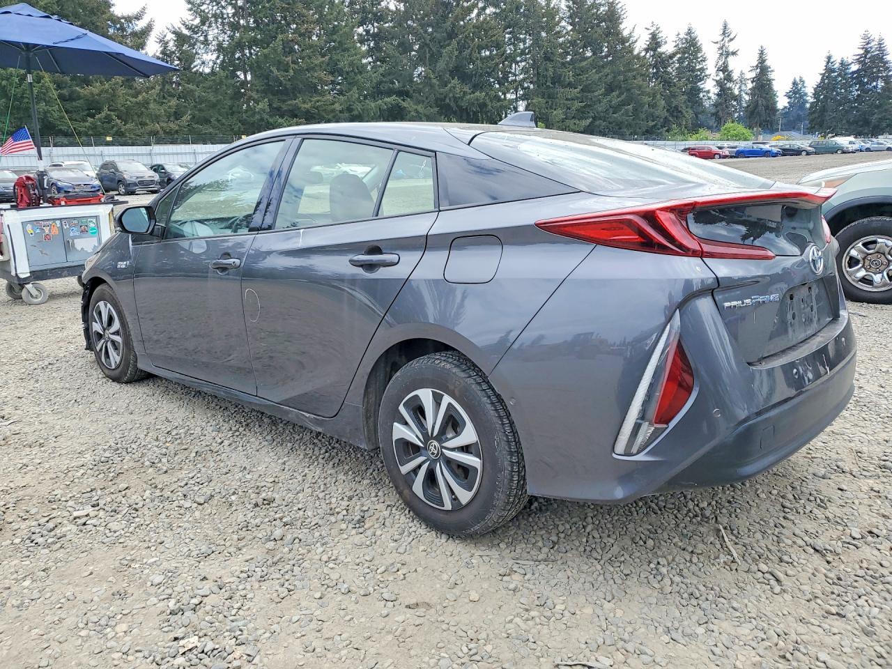 2017 Toyota Prius Prime Advanced - Фото 2