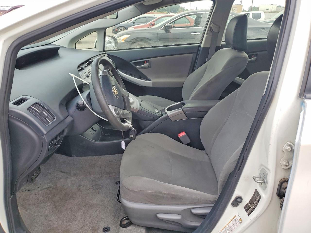 2012 Toyota Prius Two - Фото 7