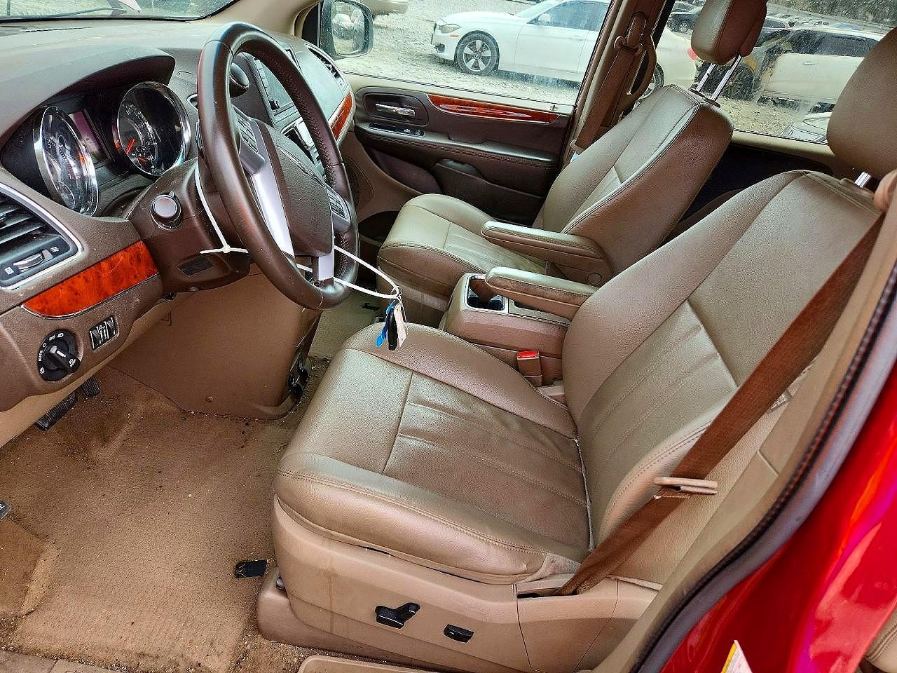 2014 Chrysler Town & Country Touring - Фото 7