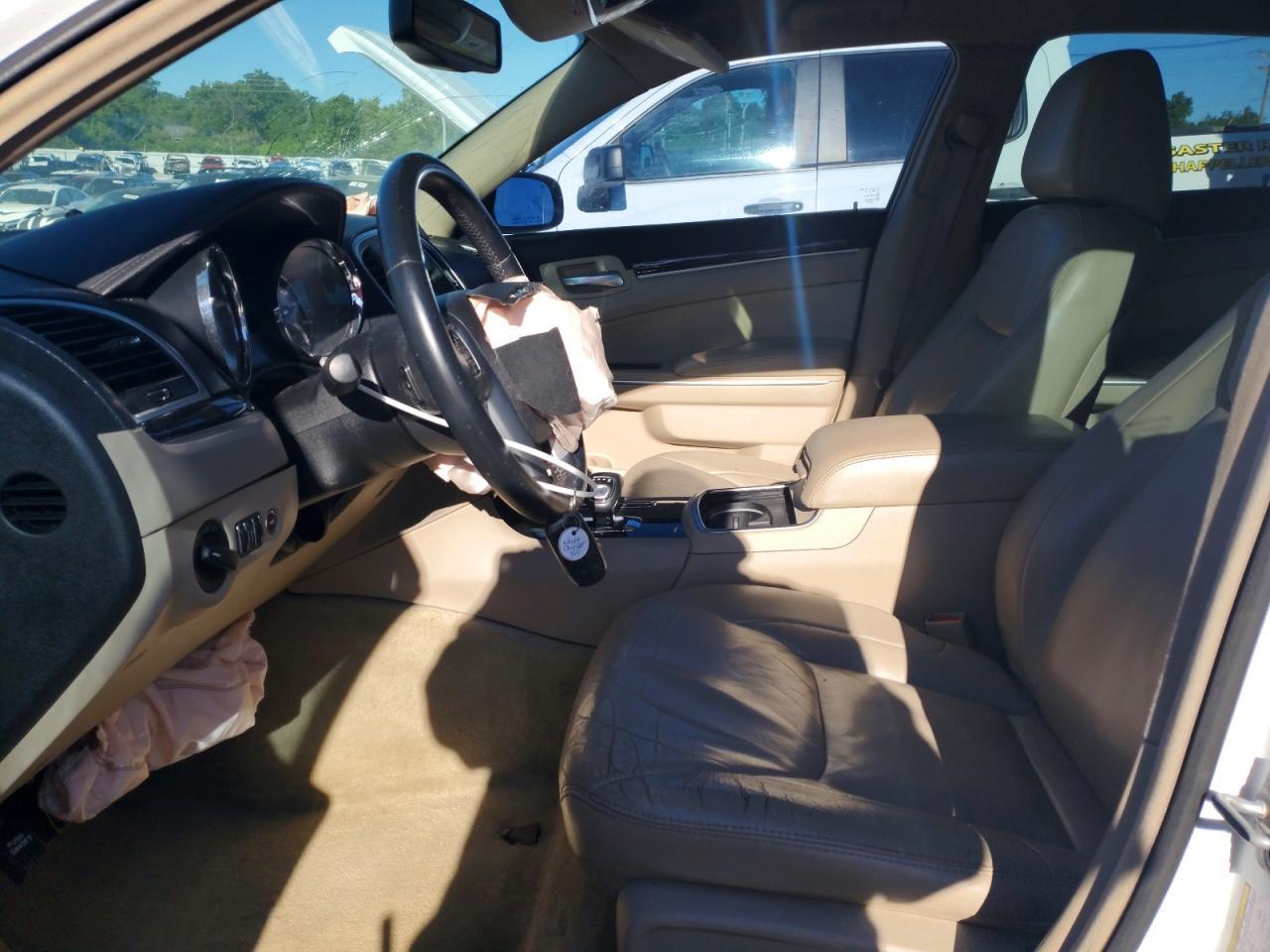 2013 Chrysler 300 - Image 7