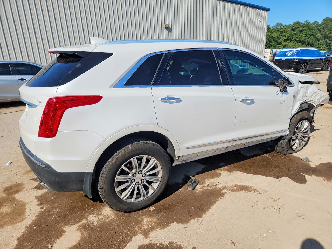 2017 Cadillac Xt5 Luxury - Image 3