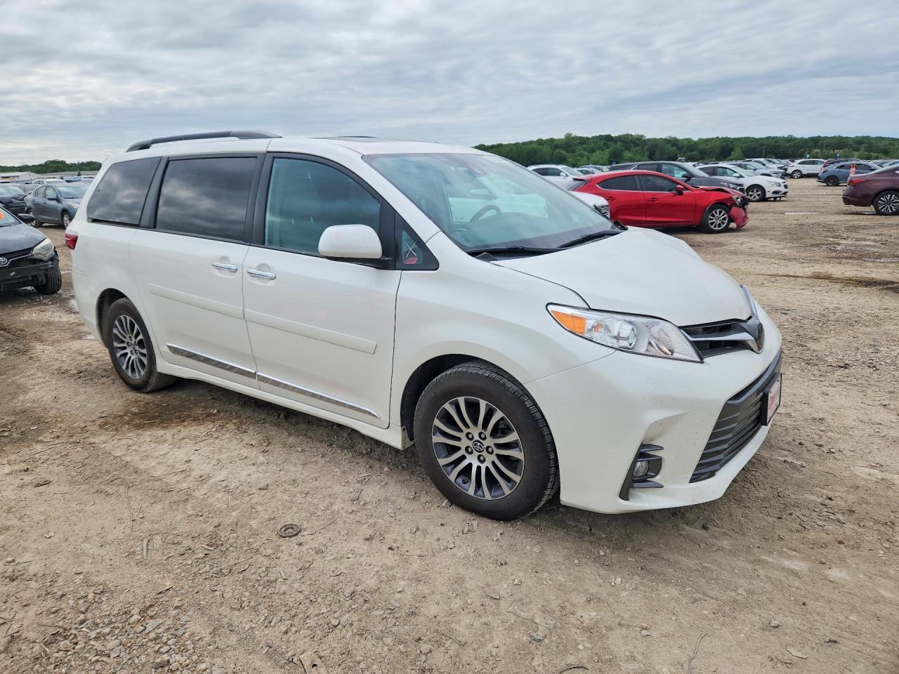 2020 Toyota Sienna Xle 8-Passenger - Image 4