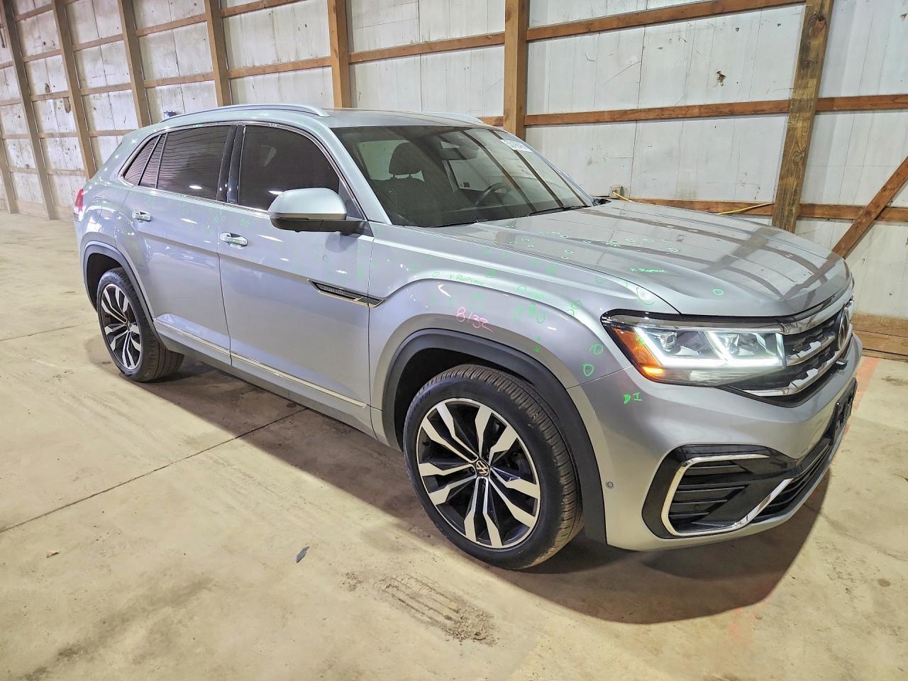 2022 Volkswagen Atlas Cross Sport Sel Premium R-Line - Image 4