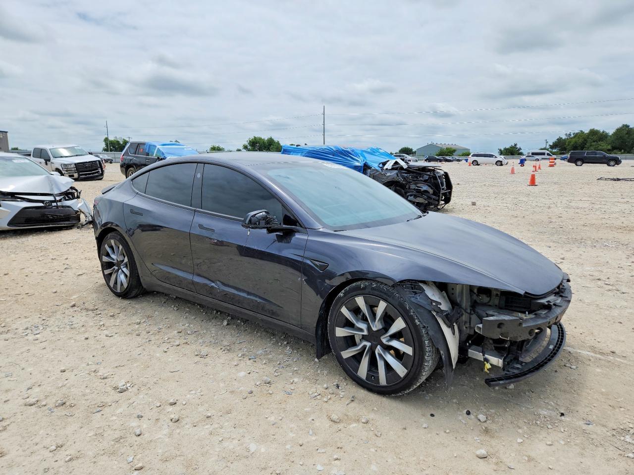 2024 Tesla Model 3 - Фото 4