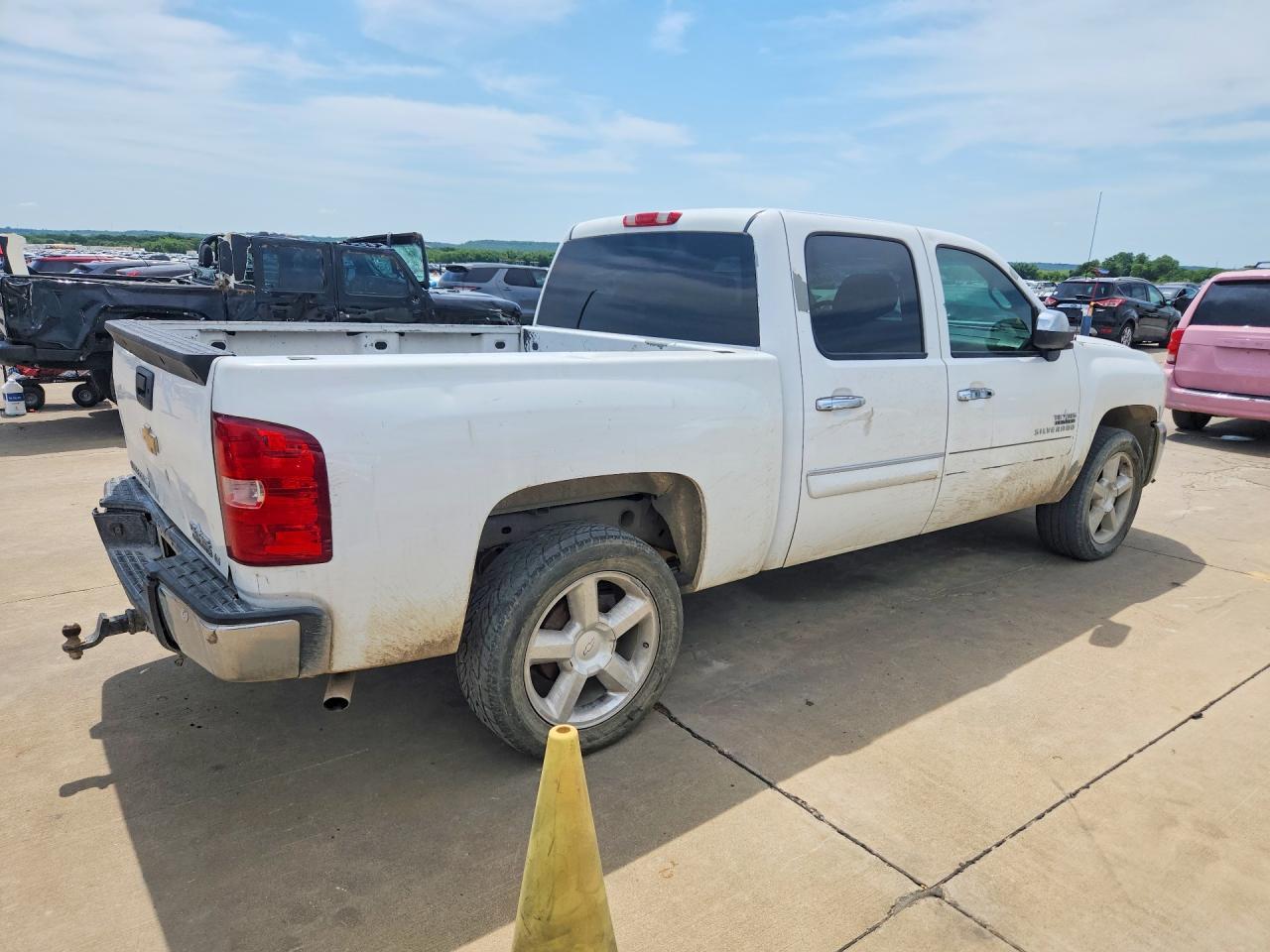 2012 Chevrolet Silverado C1500 Lt - Image 3