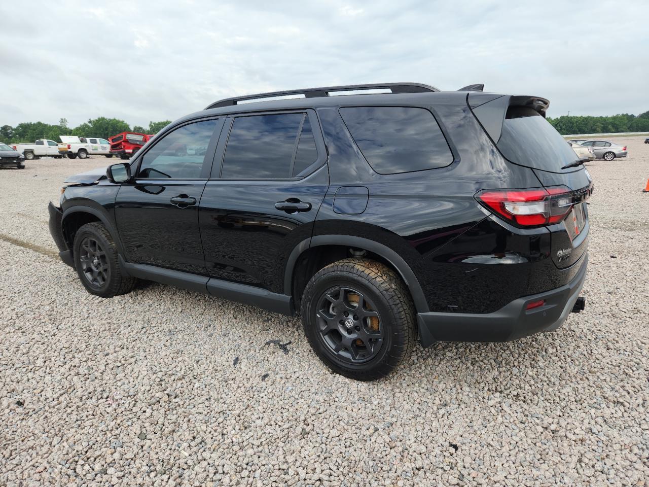 2025 Honda Pilot Trailsport - Image 2